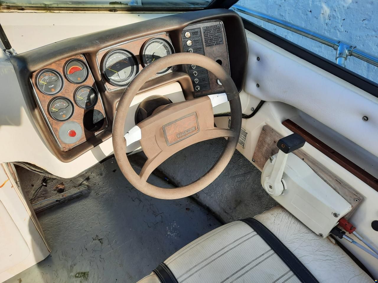 Reinell V1701