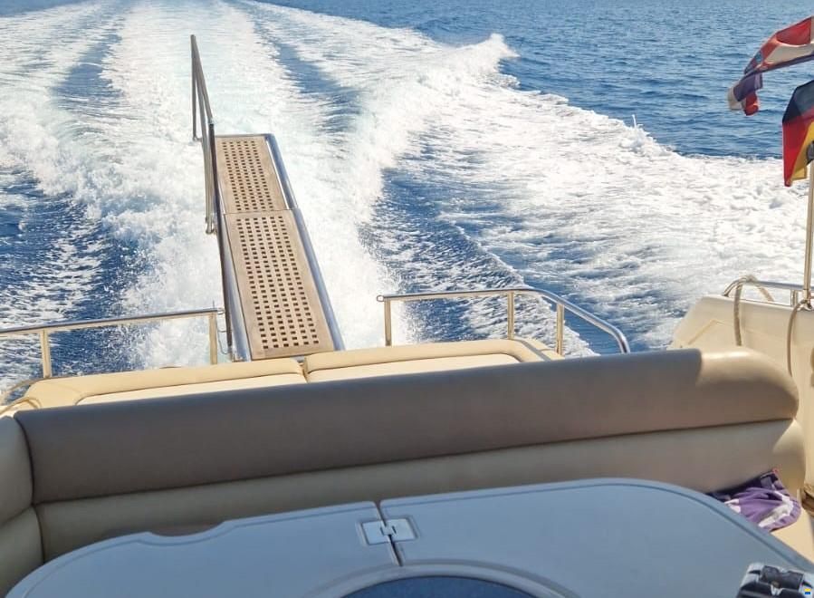 Sunseeker Mustique 42