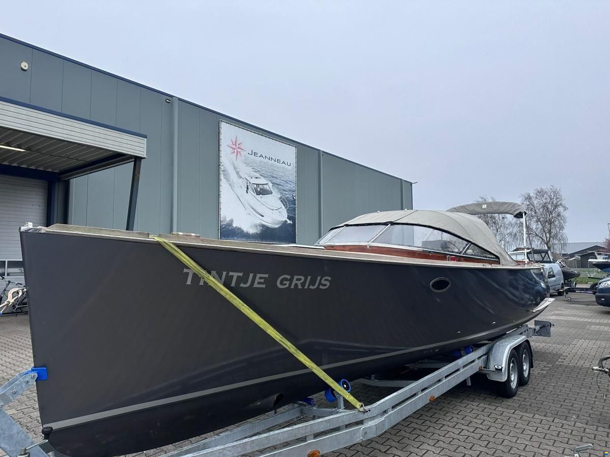Admirals Tender 31 Fineliner by Van der