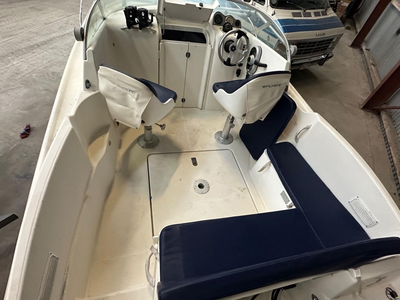 Beneteau Flyer 550 Cabin med trailer og