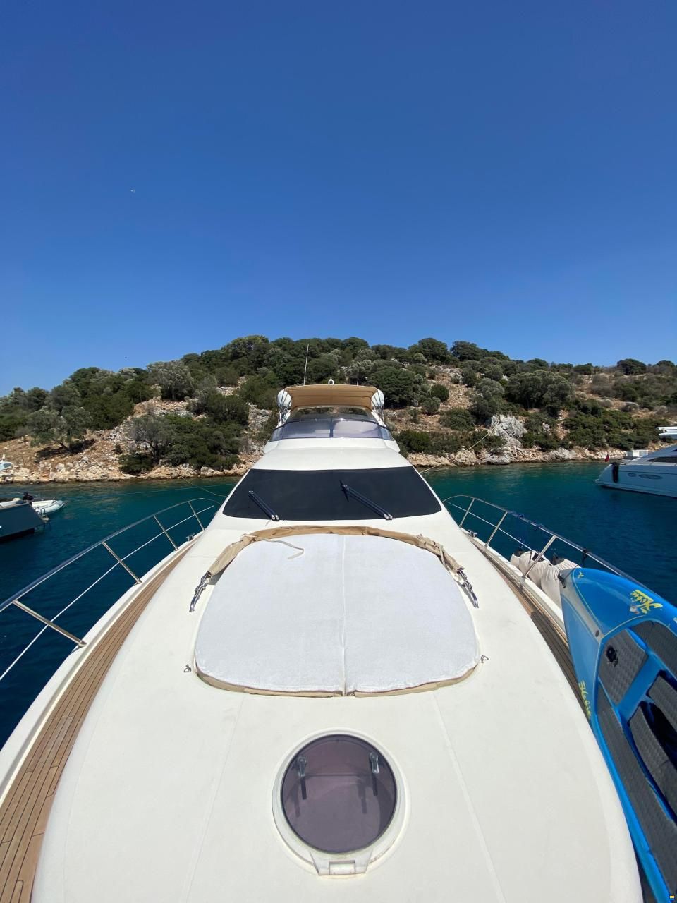 Azimut 68E