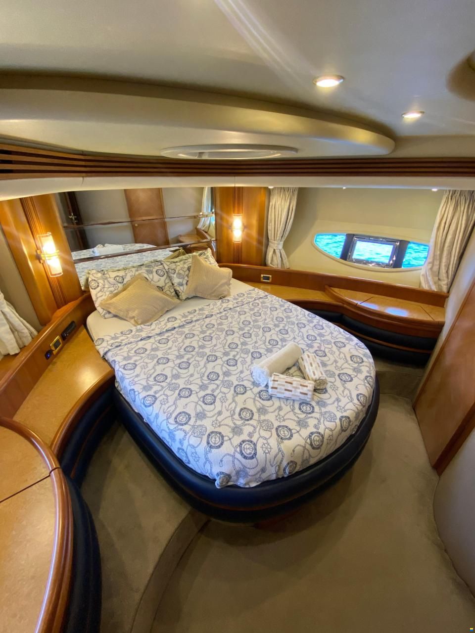 Azimut 68E