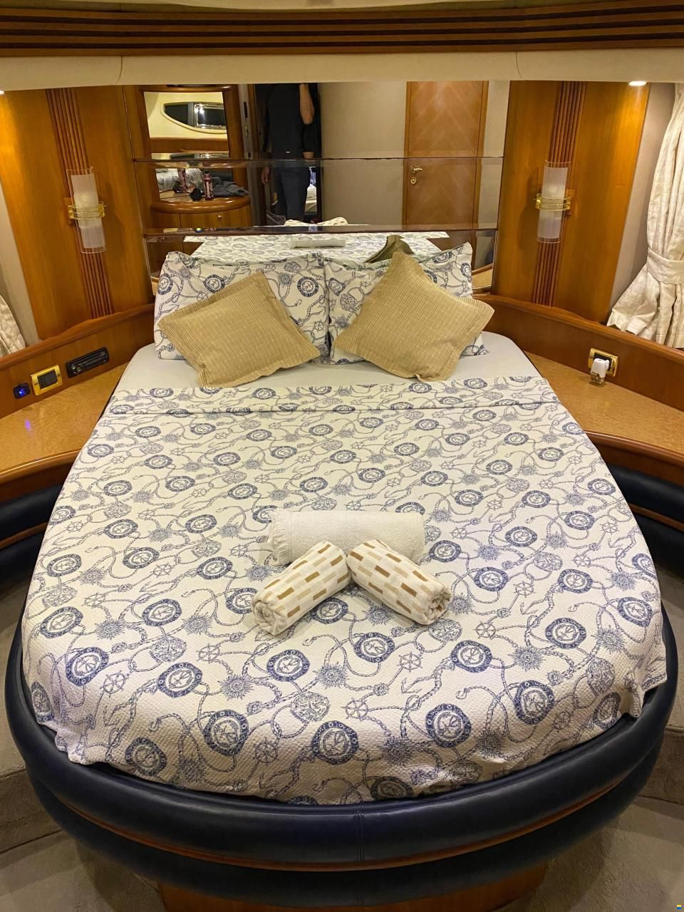 Azimut 68E