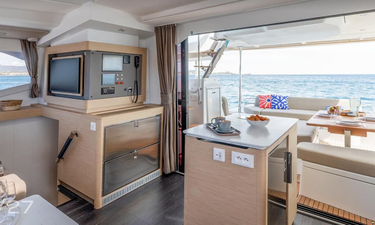 Fountaine Pajot 44