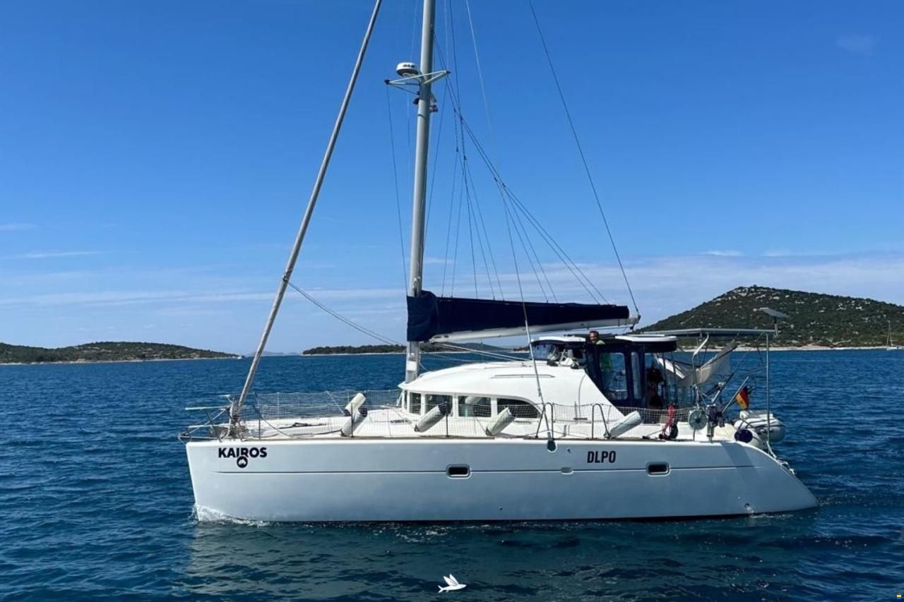 CNB Lagoon 380