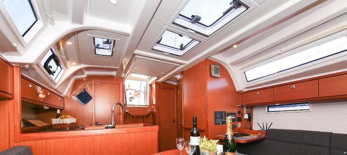 Bavaria 37 Cruiser NEW ENGINE
