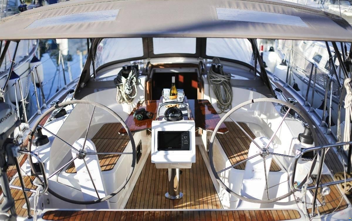 Bavaria 37 Cruiser NEW ENGINE
