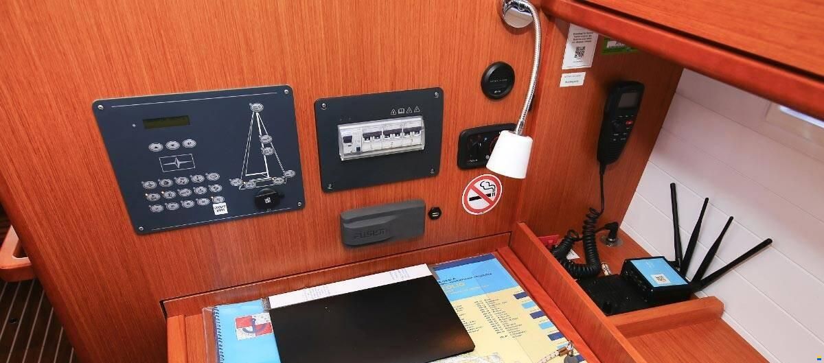 Bavaria 37 Cruiser NEW ENGINE