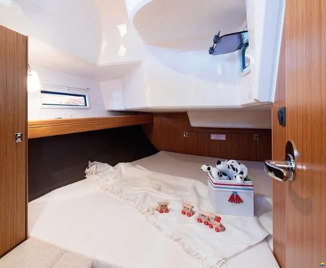 Bavaria 37 Cruiser NEW ENGINE, A/C