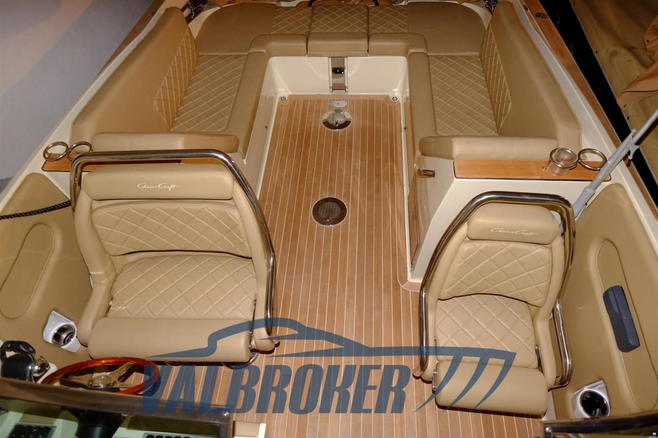 Chris Craft CORSAIR 32