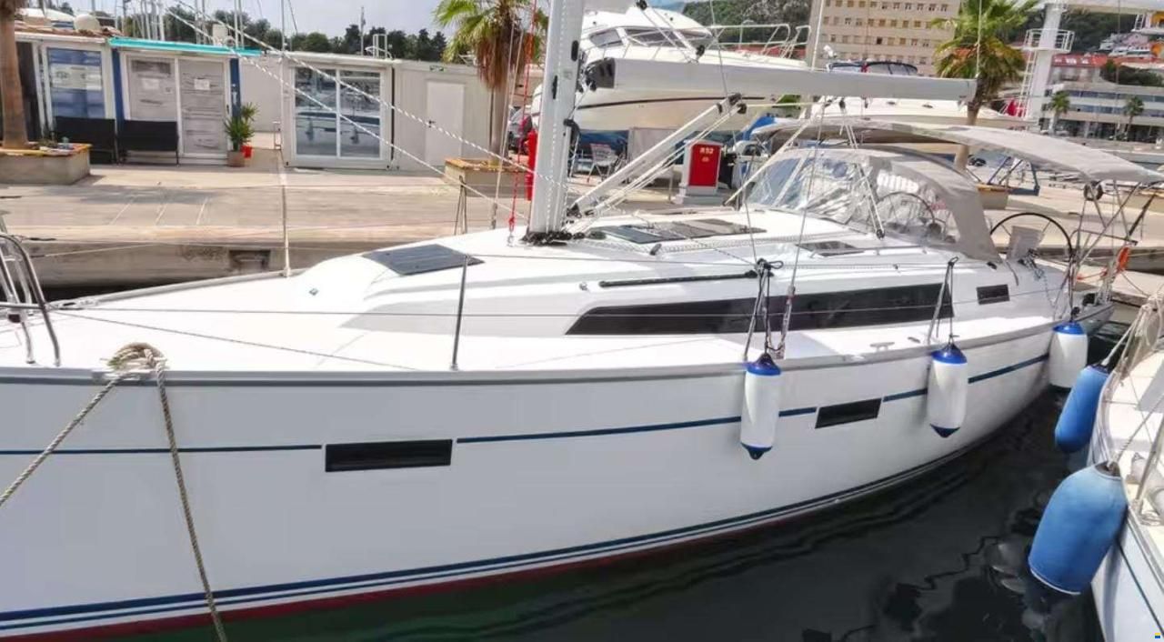 Bavaria 37 CRUISER