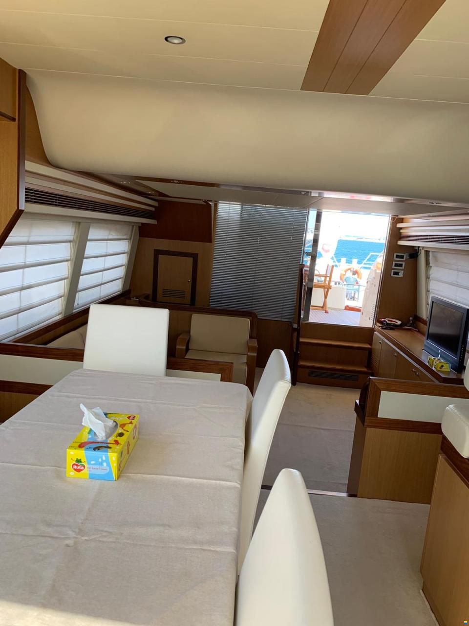 Ferretti Altura 690