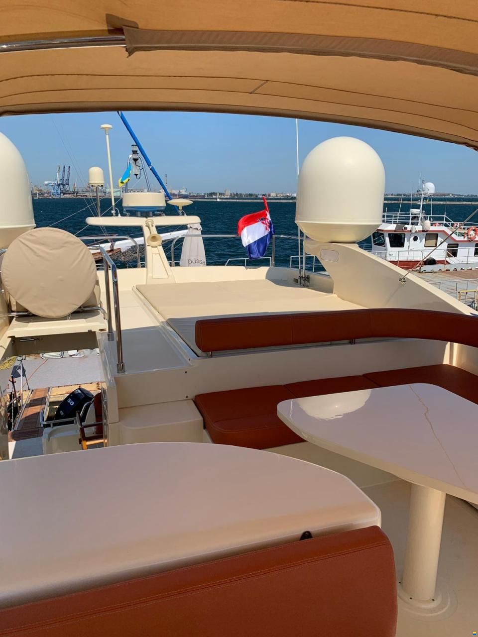 Ferretti Altura 690