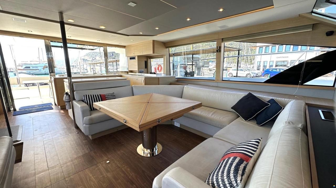 AQUILA 54 Yacht