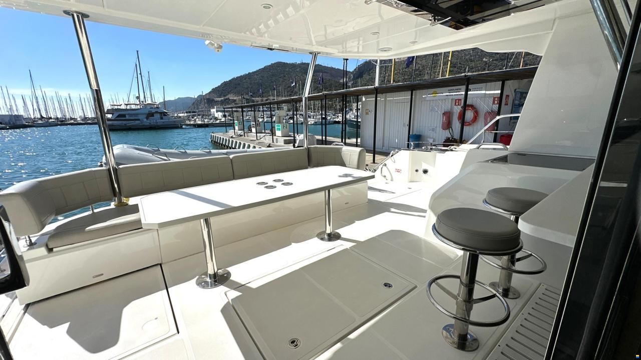 AQUILA 54 Yacht