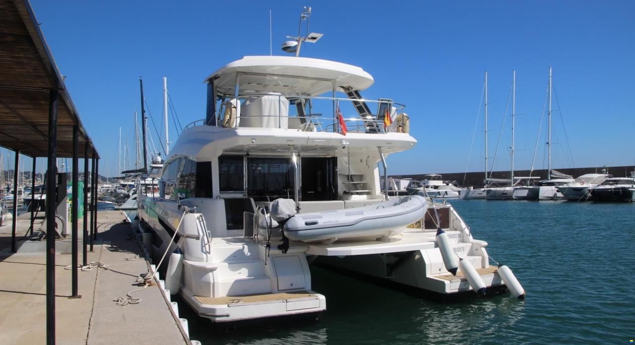 AQUILA 54 Yacht