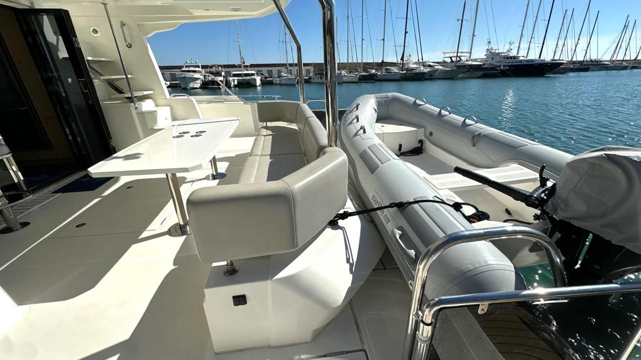 AQUILA 54 Yacht