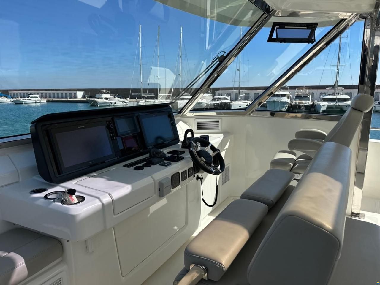 AQUILA 54 Yacht