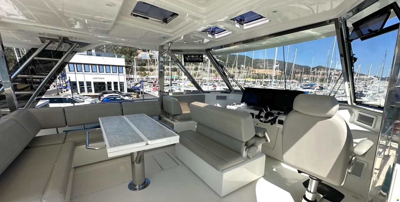 AQUILA 54 Yacht
