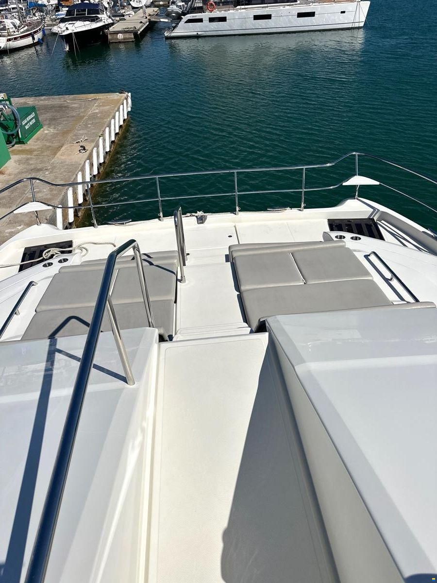 AQUILA 54 Yacht