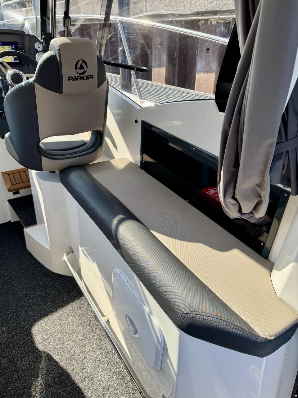 Parker 750 Cabin Cruiser