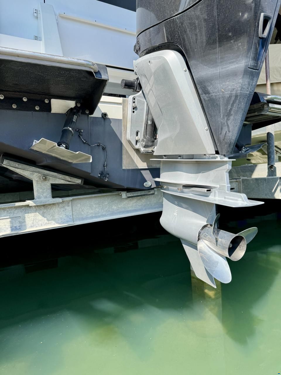 Parker 750 Cabin Cruiser