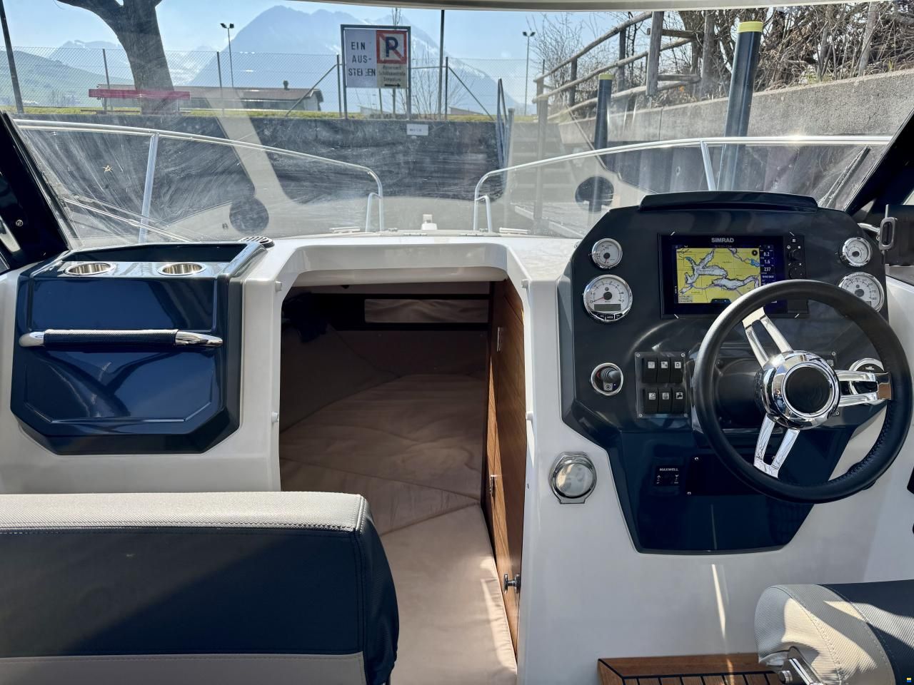 Parker 750 Cabin Cruiser