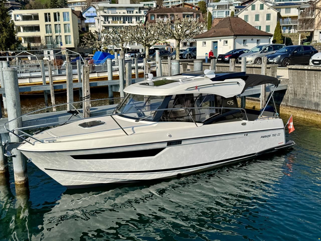 Parker 750 Cabin Cruiser