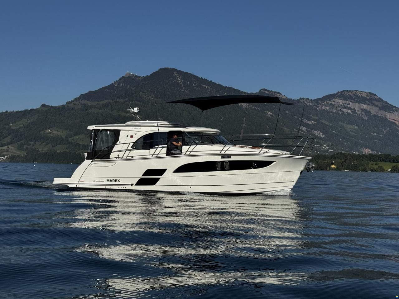 Marex 330