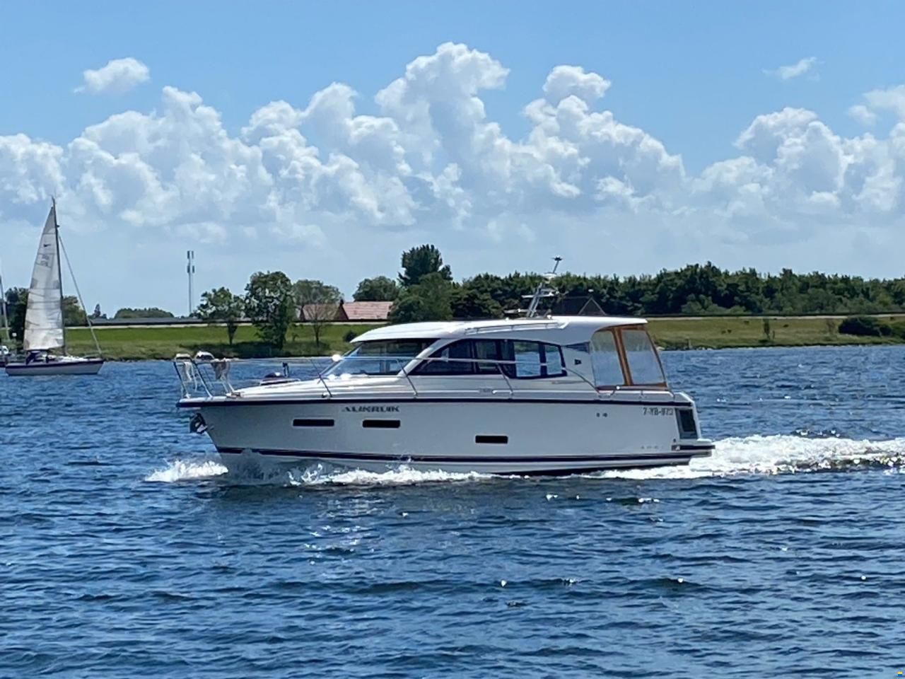 Nimbus 305 Coupe