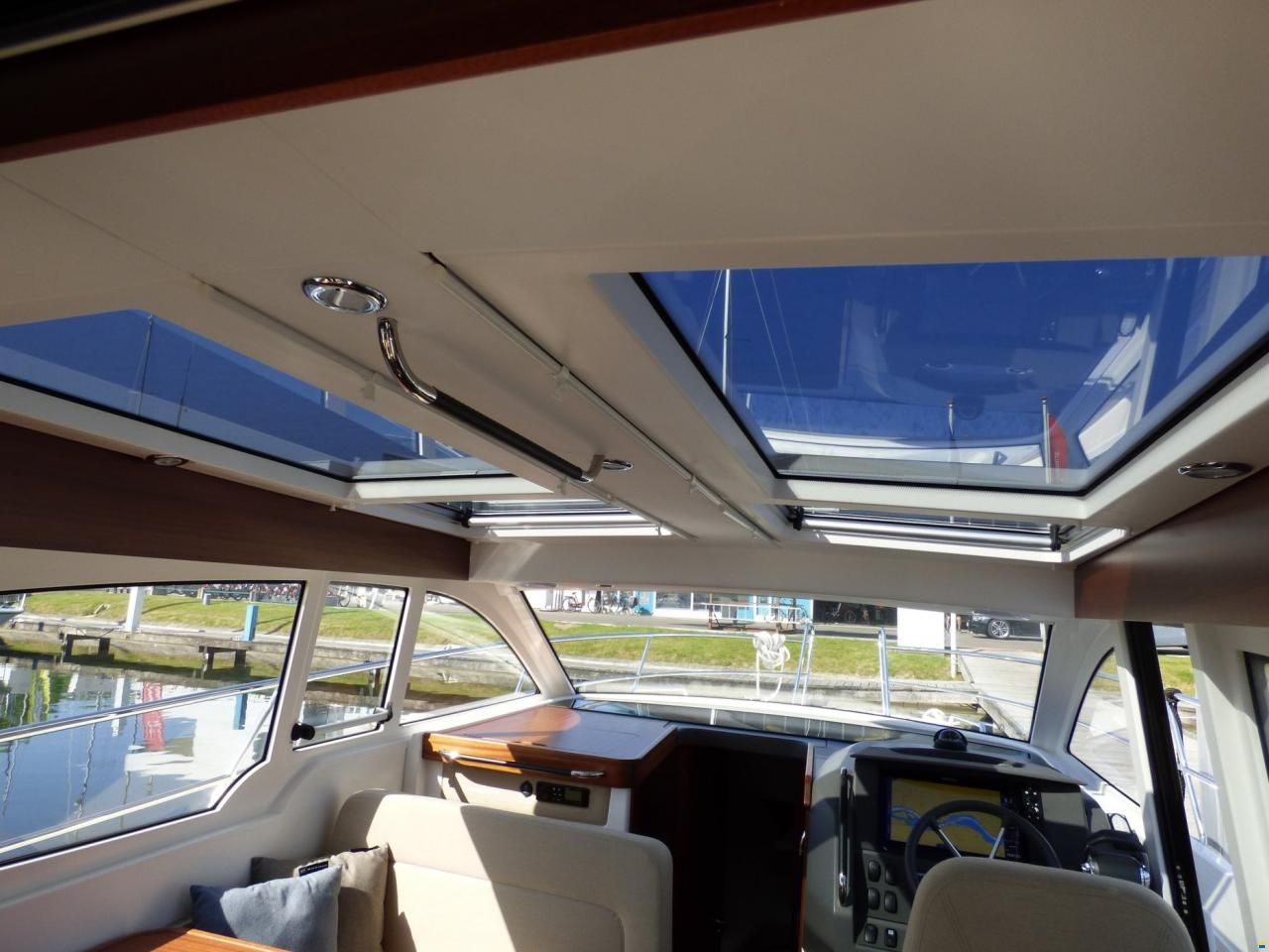 Nimbus 305 Coupe