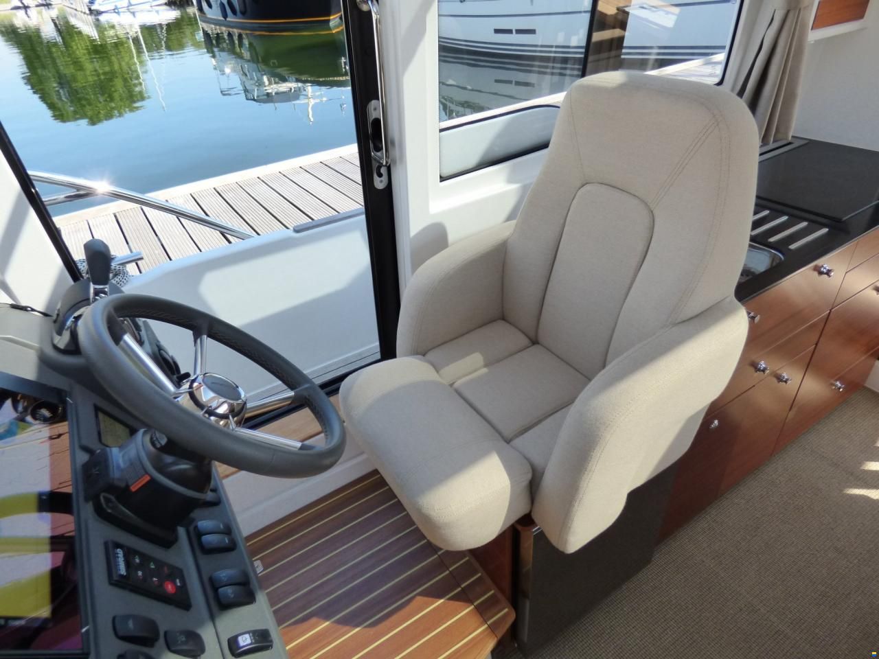 Nimbus 305 Coupe