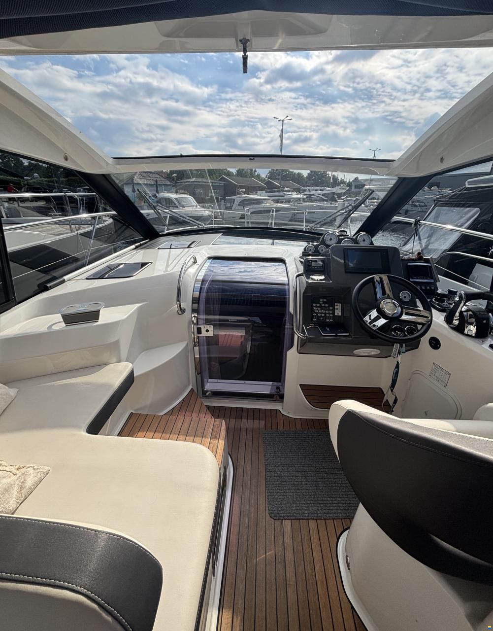 Bavaria S 33 HT
