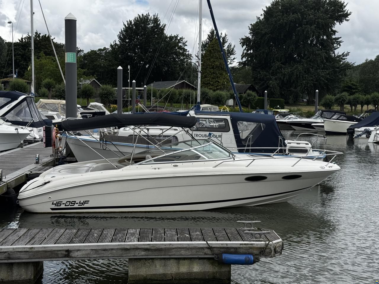 Sea Ray 230 OV signature