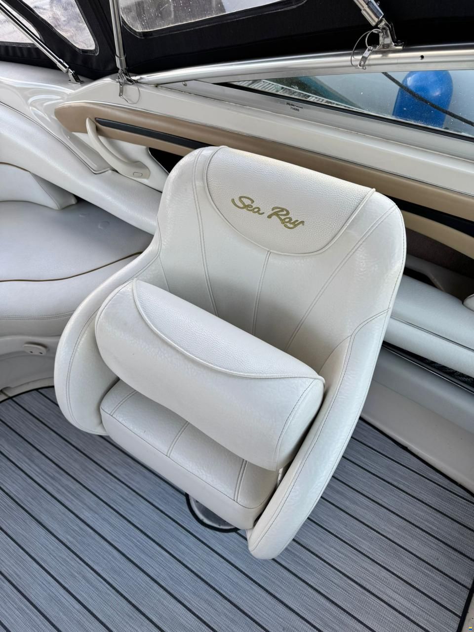 Sea Ray 230 OV signature