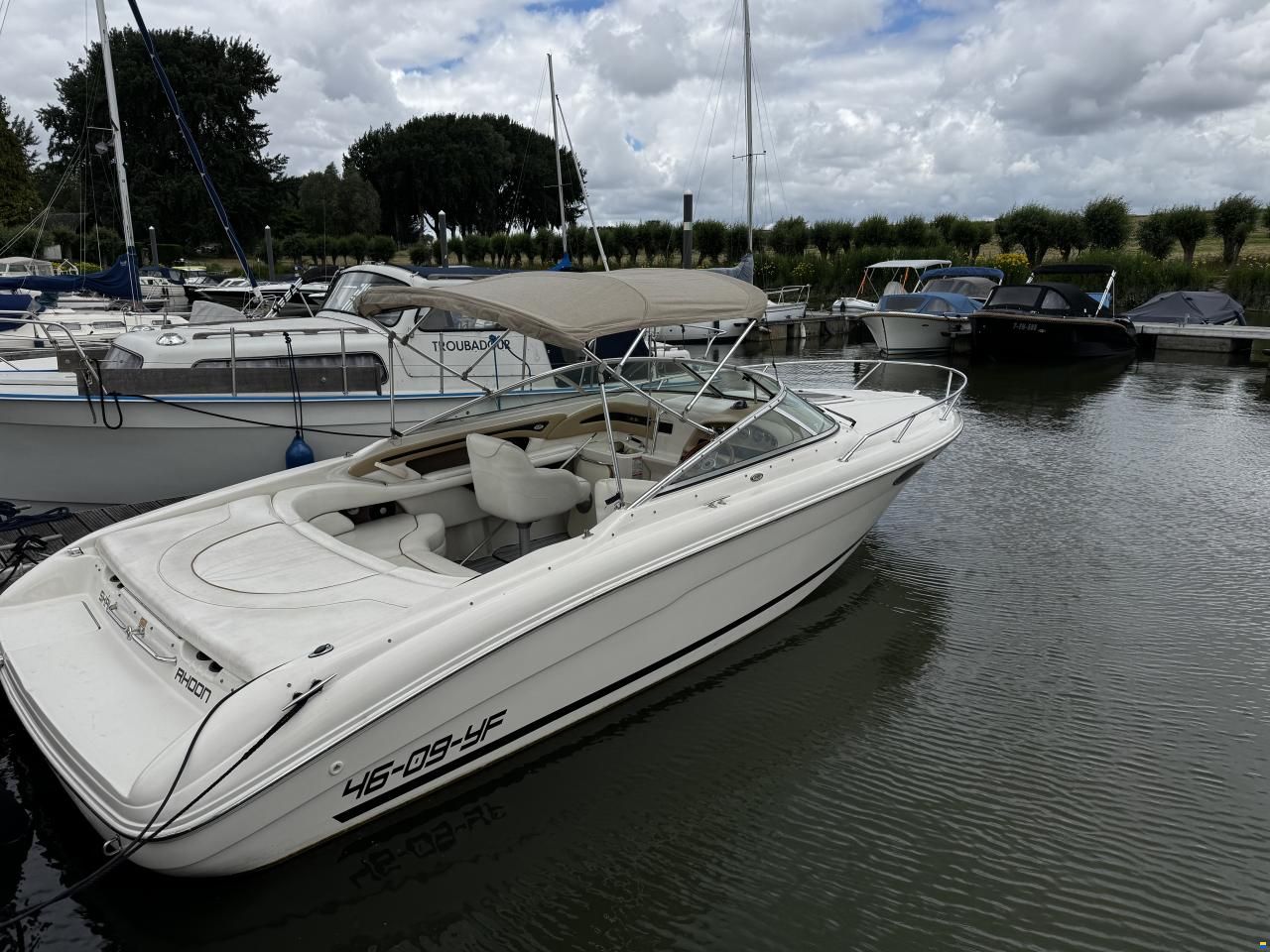 Sea Ray 230 OV signature