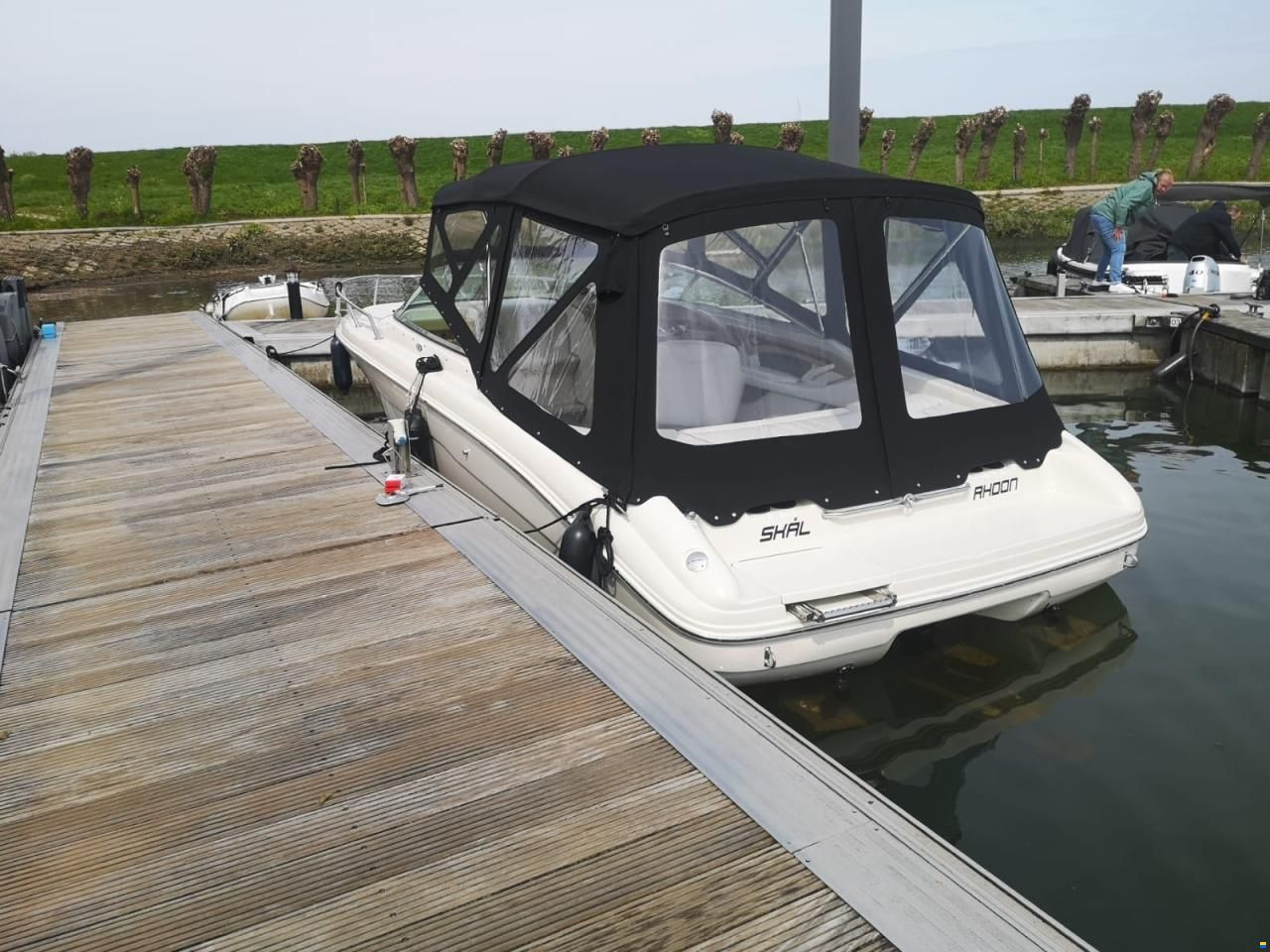 Sea Ray 230 OV signature