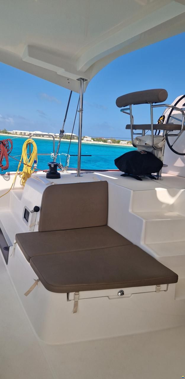 Lagoon 42