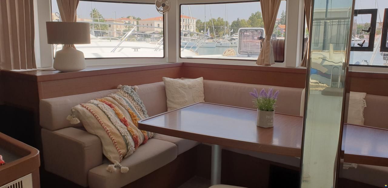Lagoon 42