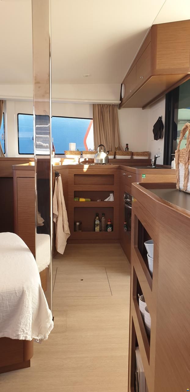 Lagoon 42