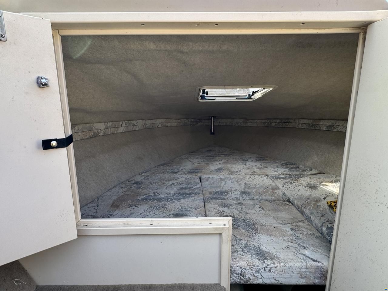 Sea Ray 200 Overnighter Select