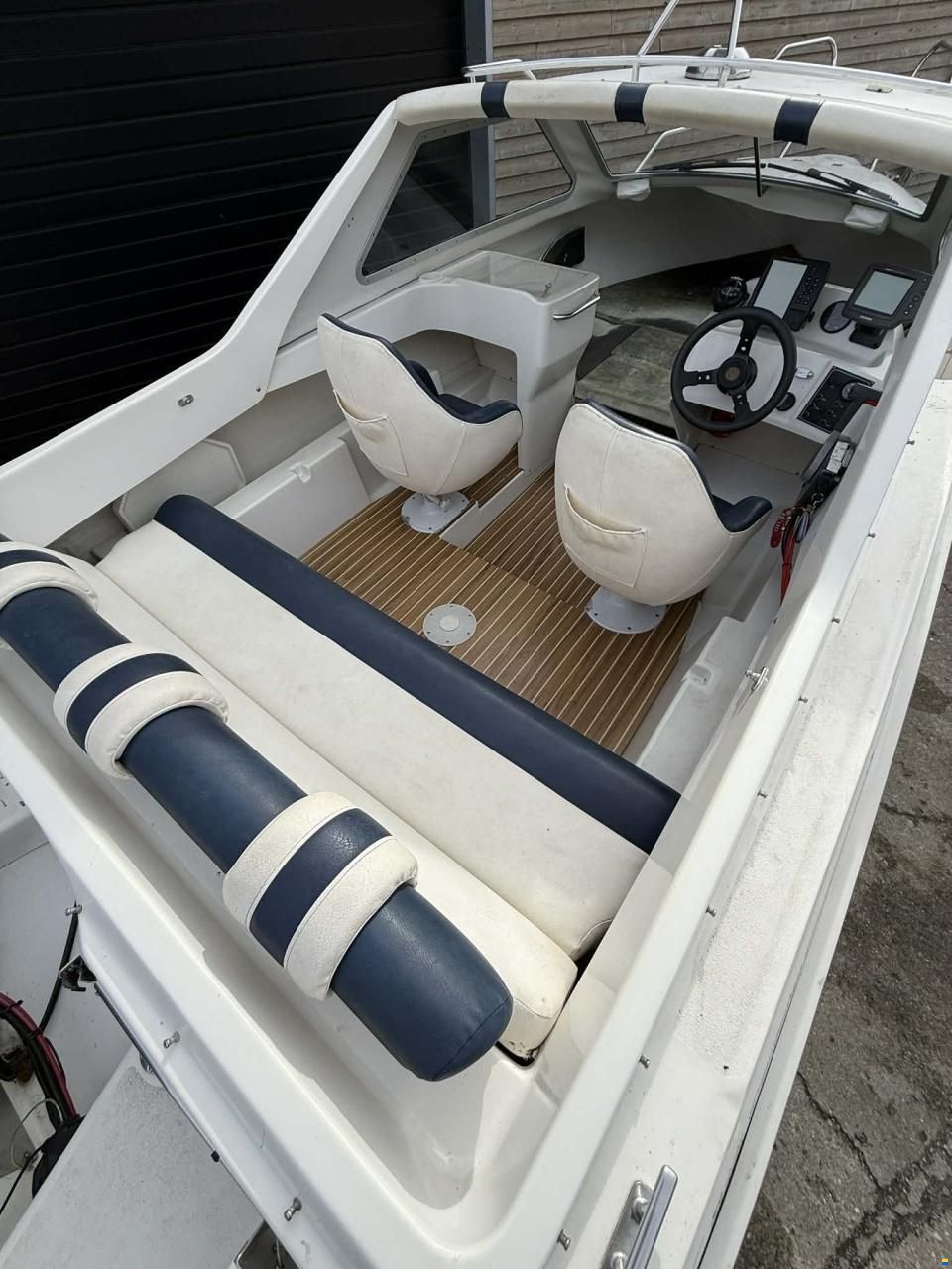 Crescent Corona 610
