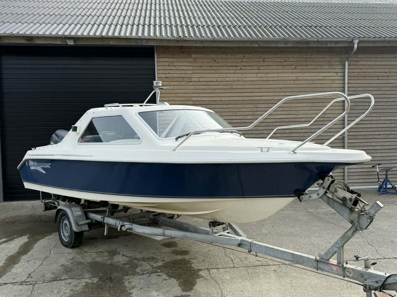 Crescent Corona 610