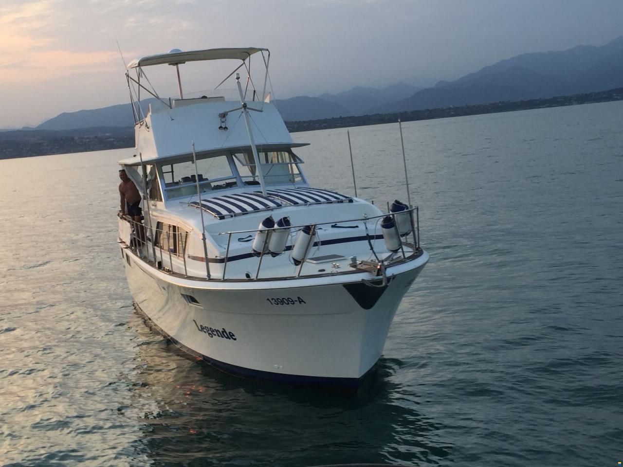 Chris Craft Commander 41 Fly