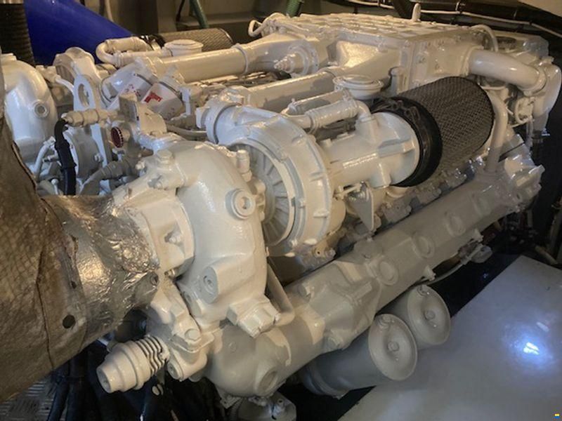 Sunseeker Predator 68