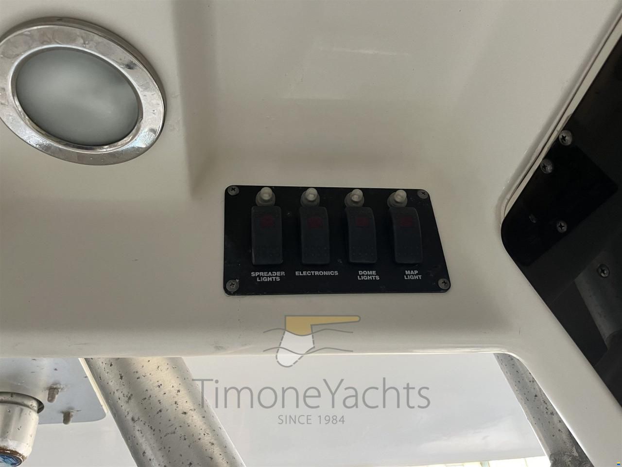 Boston Whaler OUTRAGE 320