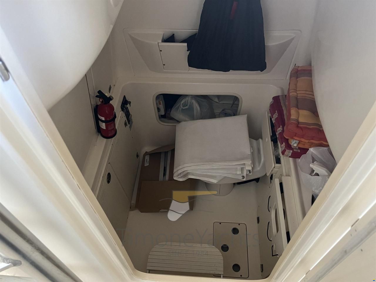 Boston Whaler OUTRAGE 320
