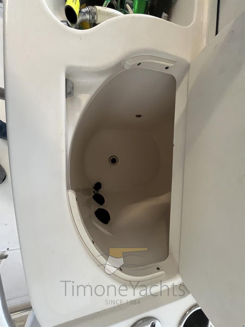 Boston Whaler OUTRAGE 320