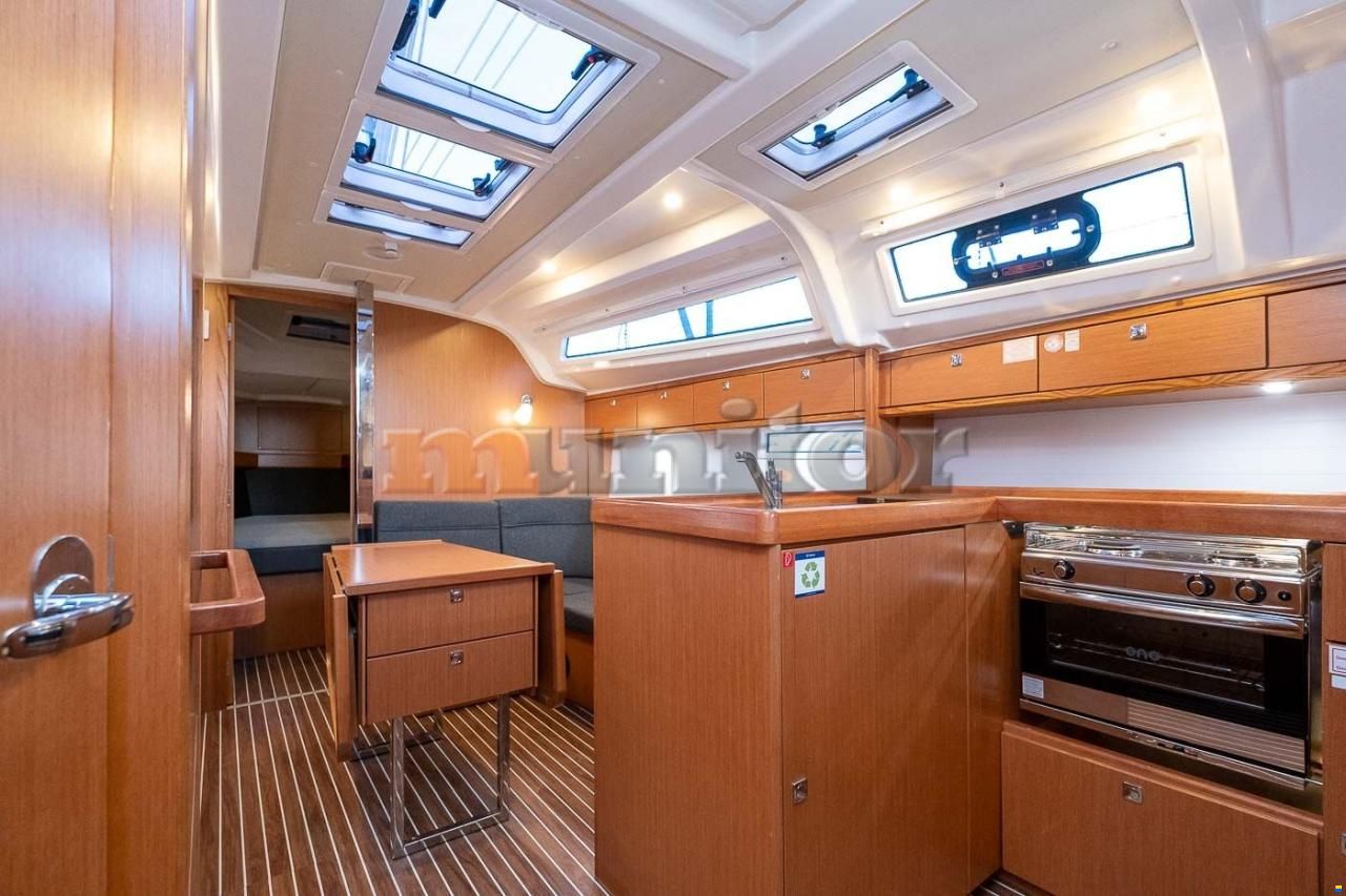 Bavaria Cruiser 37