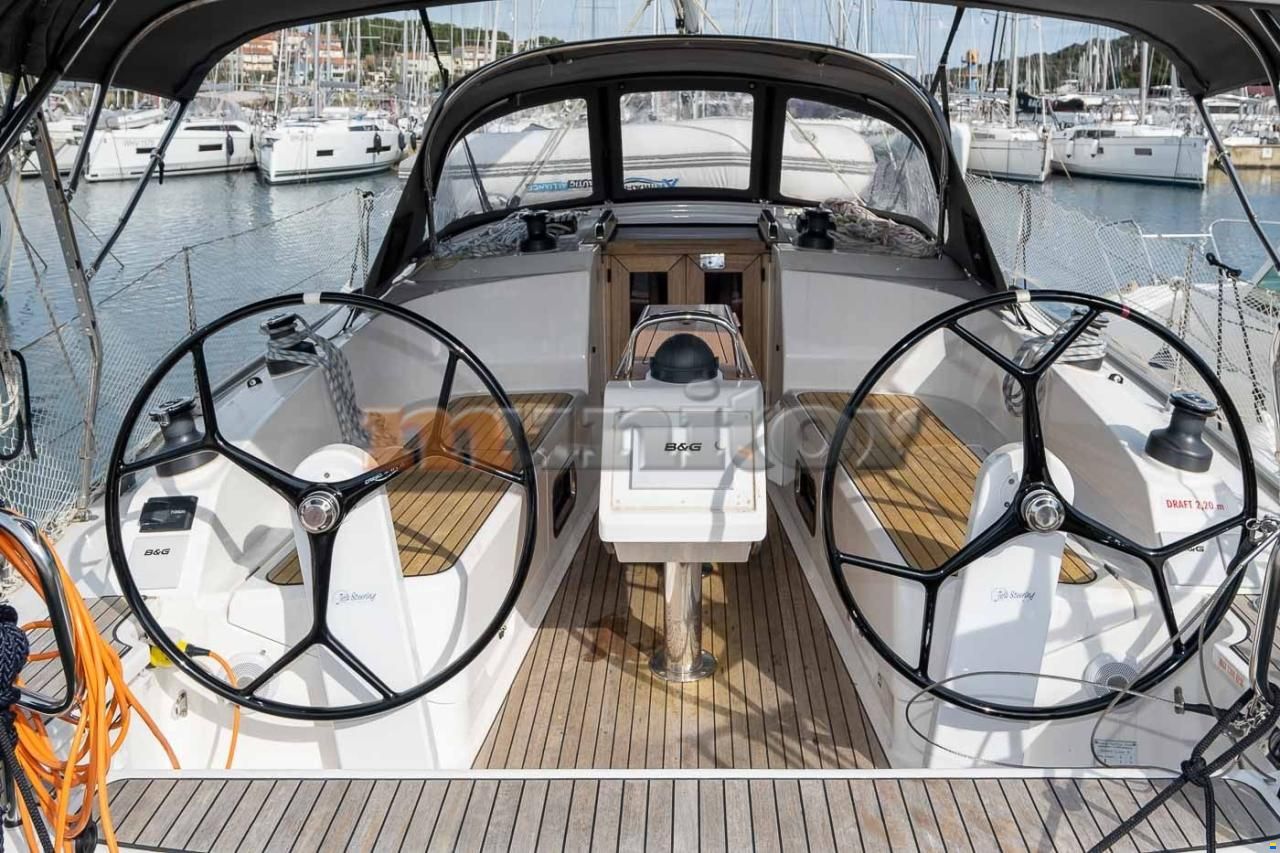 Bavaria Cruiser 37